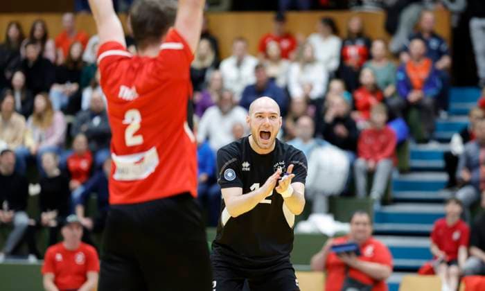 Deutschland - Kriftel - 20.04.2024 Volleyball - Hessen - 2. Bundesliga Süd - Herren Saison 2023 2024 TuS Kriftel (rot) - L.E. Volleys Leipzig (ws) v.l. Florian Ruhm (Kriftel - Nr. 12) TuS Kriftel - L.E. Volleys Leipzig