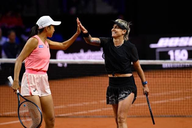 Porsche Tennis Grand Prix 2024 in Stuttgart, 20.04.2024 Doubles Bethanie Mattek-Sands (USA) and Shuai Zhang (CHN) Porsche Tennis Grand Prix 2024