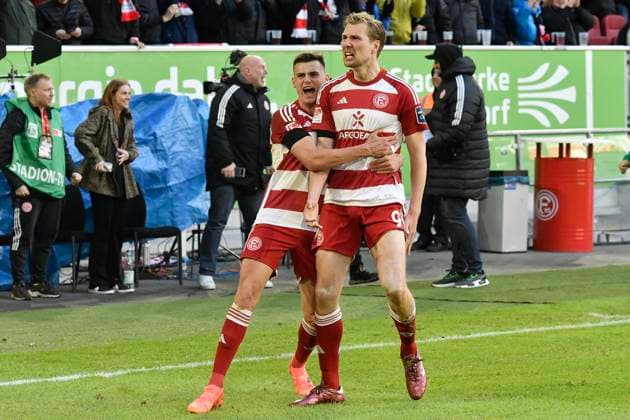 Vincent Vermeij ( 9, Fortuna Duesseldorf) jubelt nach dem Tor zum 1:0 mit Yannik Engelhardt ( 6, Fortuna Duesseldorf) 20.04.2024 Fussball Fortuna Duesseldorf vs SpVgg Greuther Fuerth, Merkur Spiel-Arena, Duesseldorf, DFB DFL REGULATIONS PROHIBIT ANY USE OF PHOTOGRAPHS AS IMAGE SEQUENCES AND OR QUASI-VIDEO NRW Germany