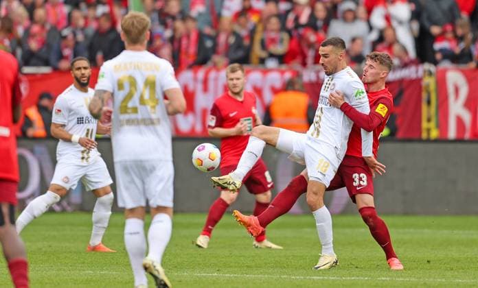 Fussball - 2. BL - 1. FC Kaiserslautern - SV Wehen Wiesbaden - 20.04.24, Ivan Prtajin (SVWW), Jan Elvedi (FCK), -