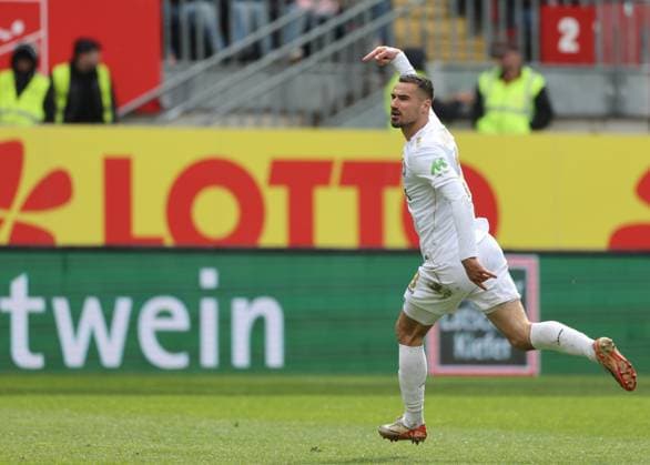 Fussball - 2. BL - 1. FC Kaiserslautern - SV Wehen Wiesbaden - 20.04.24, Ausgleich durch Ivan Prtajin (SVWW), -