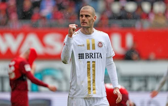 Fussball - 2. BL - 1. FC Kaiserslautern - SV Wehen Wiesbaden - 20.04.24, Kämpferisch nach Spielende - Aleksandar Vukotic (SVWW), -