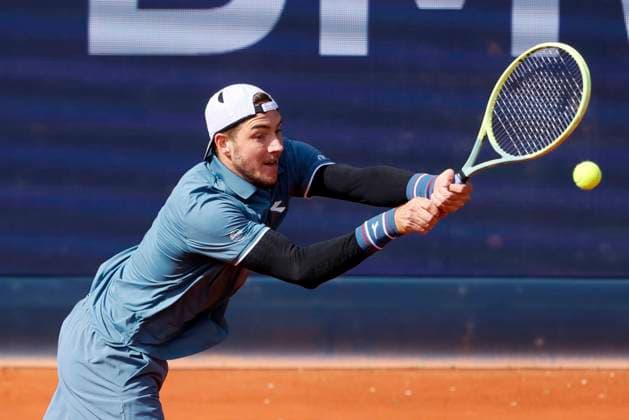 (240421) -- MUNICH, April 21, 2024 -- Jan-Lennard Struff competes during the men s singles semifinal match between Holger Rune of Denmark and Jan-Lennard Struff of Germany at the BMW Open 2024 tennis tournament in Munich, Germany, on April 20, 2024. (Photo by Xinhua) (SP)GERMANY-MUNICH-TENNIS-BMW OPEN-SEMIFINAL PhilippexRuiz 