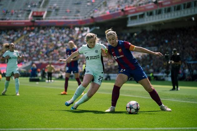 (240421) -- BARCELONA, April 21, 2024 -- Barcelona s Alexia Putellas (R) vies with Erin Cuthbert of Chelsea during the UEFA Women s Champions League semifinal between Barcelona and Chelsea in Barcelona, Spain, on April 20, 2024. (Photo by Xinhua) (SP)SPAIN-BARCELONA-FOOTBALL-UEFA WOMEN S CHAMPIONS LEAGUE-BARCELONA VS CHELSEA JoanxGosa 