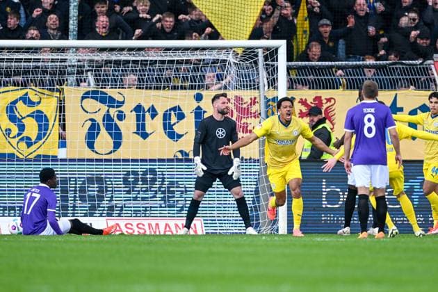 2. Bundesliga - VfL Osnabrück - Eintracht Braunschweig am 20.04.2024 an der Bremer Brücke in Osnabrück Jubel, Torjubel, Torschuetze, Torschütze Anton Donkor (Braunschweig) jubelt nach seinem Tor zum 0:1.