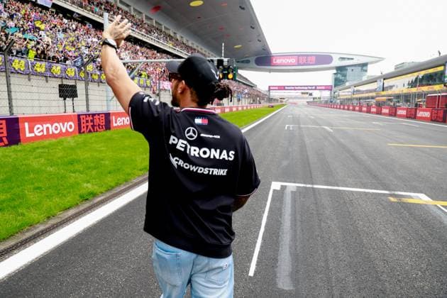 HAMILTON Lewis (gbr), Mercedes AMG F1 Team W15, portraitduring the Formula 1 Lenovo Chinese Grand Prix 2024, 5th round of the 2024 Formula One World Championship, WM, Weltmeisterschaft from April 19 to 21, 2024 on the Shanghai International Circuit, in Shanghai, China - F1 - CHINESE GRAND PRIX 2024 DPPI Panoramic  240421_R05_CHINA_DP_JK46807483