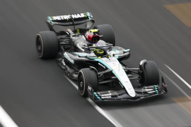 44 HAMILTON Lewis (gbr), Mercedes AMG F1 Team W15, action during the Formula 1 Lenovo Chinese Grand Prix 2024, 5th round of the 2024 Formula One World Championship, WM, Weltmeisterschaft from April 19 to 21, 2024 on the Shanghai International Circuit, in Shanghai, China - F1 - CHINESE GRAND PRIX 2024 DPPI Panoramic  240421_R05_CHINA_DP_XB3_5238