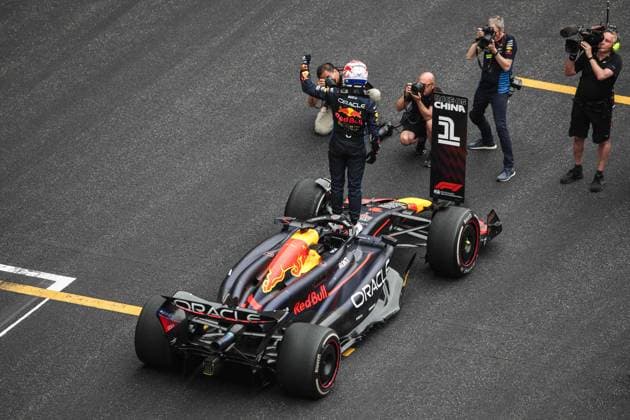 VERSTAPPEN Max (ned), Red Bull Racing RB20, portrait celebration during the Formula 1 Lenovo Chinese Grand Prix 2024, 5th round of the 2024 Formula One World Championship, WM, Weltmeisterschaft from April 19 to 21, 2024 on the Shanghai International Circuit, in Shanghai, China - F1 - CHINESE GRAND PRIX 2024 DPPI Panoramic  240421_R05_CHINA_DP_XB3_5334