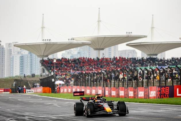 01 VERSTAPPEN Max (nld), Red Bull Racing RB20, action during the Formula 1 Lenovo Chinese Grand Prix 2024, 5th round of the 2024 Formula One World Championship, WM, Weltmeisterschaft from April 19 to 21, 2024 on the Shanghai International Circuit, in Shanghai, China - F1 - CHINESE GRAND PRIX 2024 DPPI Panoramic  12890
