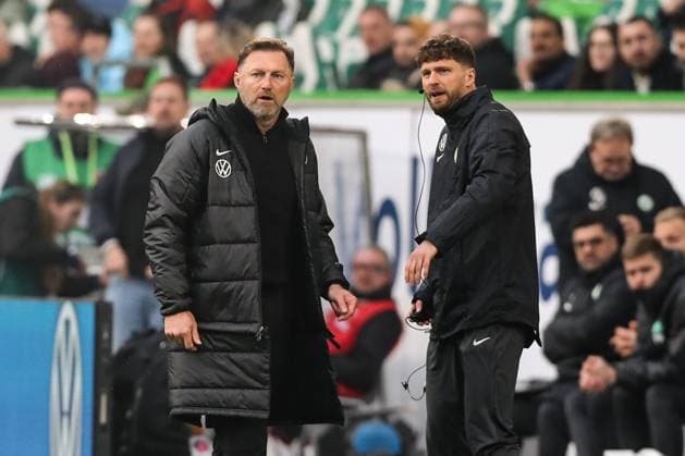 Trainer Ralph Hasenhüttl und Co-Trainer Patrick Hasenhüttl (VfL Wolfsburg) - 1. Fussball Bundesliga Saison 2023-2024 Punktspiel VfL Wolfsburg vs. VfL Bochum in der Volkswagen Arena in Wolfsburg - Fussball,Deutschland,Mann,Männer,20.04.2024