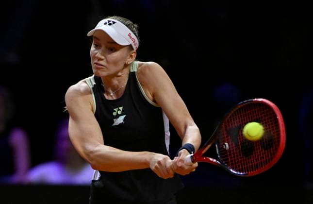 Elena Rybakina (KAZ) Aktion Tennis Damen Porsche-Cup Porsche Tennis Grand Prix GP Stuttgart 2024 Porsche Arena 21.04.2024 DFL REGULATIONS PROHIBIT ANY USE OF PHOTOGRAPHS AS IMAGE SEQUENCES AND OR QUASI-VIDEO Porsche Tennis Grand Prix GP Stuttgart 2024