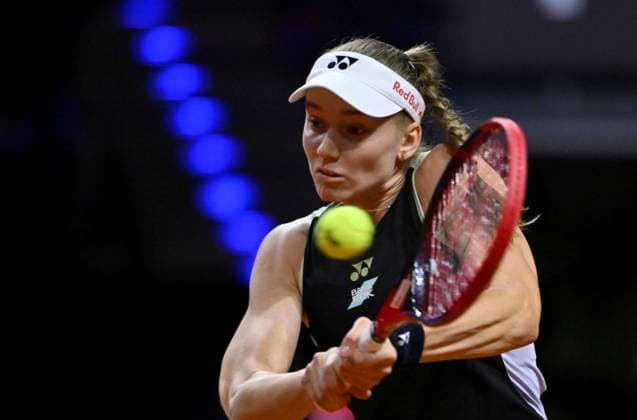 Elena Rybakina (KAZ) Aktion Tennis Damen Porsche-Cup Porsche Tennis Grand Prix GP Stuttgart 2024 Porsche Arena 21.04.2024 DFL REGULATIONS PROHIBIT ANY USE OF PHOTOGRAPHS AS IMAGE SEQUENCES AND OR QUASI-VIDEO Porsche Tennis Grand Prix GP Stuttgart 2024