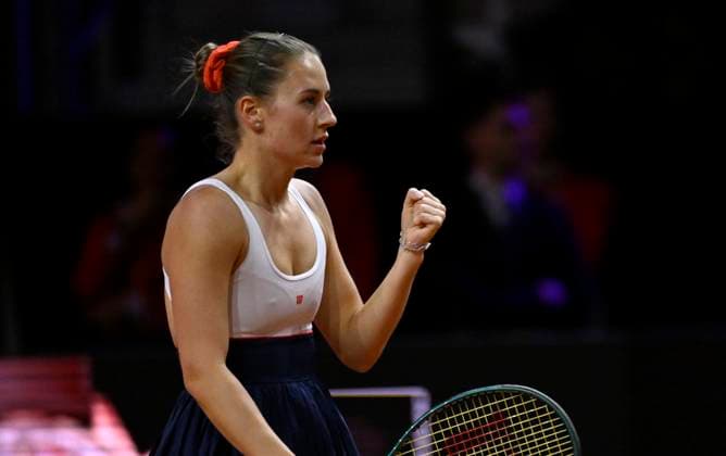 Marta Kostyuk (UKR) Jubel Freude Emotion Gestik Geste Tennis Damen Porsche-Cup Porsche Tennis Grand Prix GP Stuttgart 2024 Porsche Arena 21.04.2024 DFL REGULATIONS PROHIBIT ANY USE OF PHOTOGRAPHS AS IMAGE SEQUENCES AND OR QUASI-VIDEO Porsche Tennis Grand Prix GP Stuttgart 2024