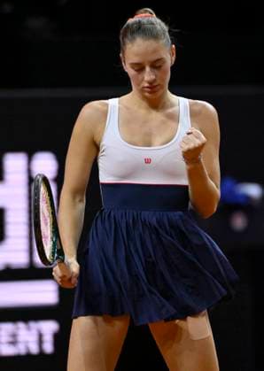 Marta Kostyuk (UKR) Jubel Freude Emotion Gestik Geste Tennis Damen Porsche-Cup Porsche Tennis Grand Prix GP Stuttgart 2024 Porsche Arena 21.04.2024 DFL REGULATIONS PROHIBIT ANY USE OF PHOTOGRAPHS AS IMAGE SEQUENCES AND OR QUASI-VIDEO Porsche Tennis Grand Prix GP Stuttgart 2024