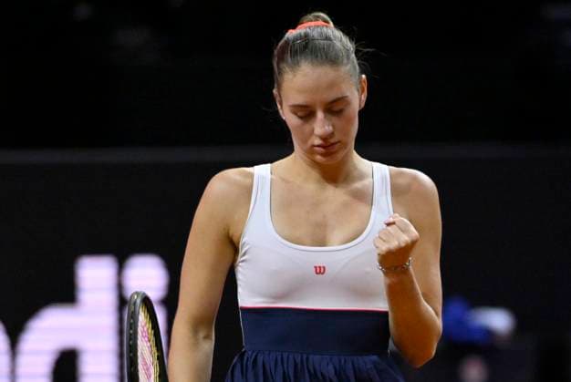 Marta Kostyuk (UKR) Jubel Freude Emotion Gestik Geste Tennis Damen Porsche-Cup Porsche Tennis Grand Prix GP Stuttgart 2024 Porsche Arena 21.04.2024 DFL REGULATIONS PROHIBIT ANY USE OF PHOTOGRAPHS AS IMAGE SEQUENCES AND OR QUASI-VIDEO Porsche Tennis Grand Prix GP Stuttgart 2024