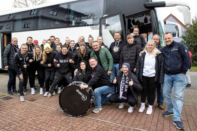 2. Bundesliga Frauen Pro: SSC Freisen vs. Schwarz-Weiss Erfurt; Freisen; 21.04.2024 Schwarz-Weiss Erfurt und Fans 2. Bundesliga Frauen Pro: SSC Freisen vs. Schwarz-Weiss Erfurt; Bruchwaldhalle Freisen; 21.04.2024 Copyright: xBEAUTIFULxSPORTS Duehringx