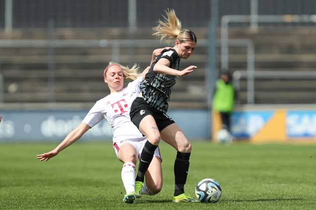 Janina Hechler (1. FC Koeln) und Eileen Campbell (SC Freiburg) im Zweikampf, Frauen Bundesliga, 1.FC Koeln - SC Freiburg, Franz-Kremer-Stadion am 21. April 2024 in Koeln, Deutschland. (Foto von Oliver Kaelke DeFodi Images) Janina Hechler (1. FC Koeln) und Eileen Campbell (SC Freiburg) battle for the ball, Frauen Bundesliga, 1.FC Koeln - SC Freiburg, Franz-Kremer-Stadion on April 21, 2024 in Cologne, Germany. (Photo by Oliver Kaelke DeFodi Images) Defodi-678_2024_04_121_OK_FCKSCF_0420