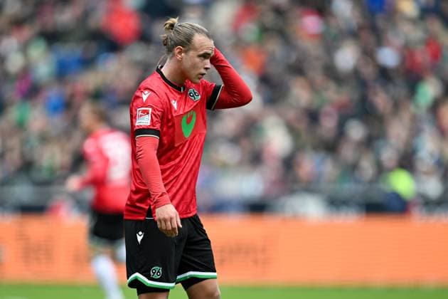 2. Bundesliga - Hannover 06 - FC St. Pauli am 21.04.2024 in der HDI Arena in Hannover Lars Gindorf (Hannover) unzufrieden, enttäuscht, enttaeuscht, niedergeschlagen.