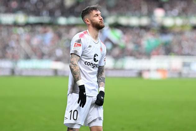2. Bundesliga - Hannover 06 - FC St. Pauli am 21.04.2024 in der HDI Arena in Hannover Marcel Hartel (FC St. Pauli) unzufrieden, enttäuscht, enttaeuscht, niedergeschlagen.