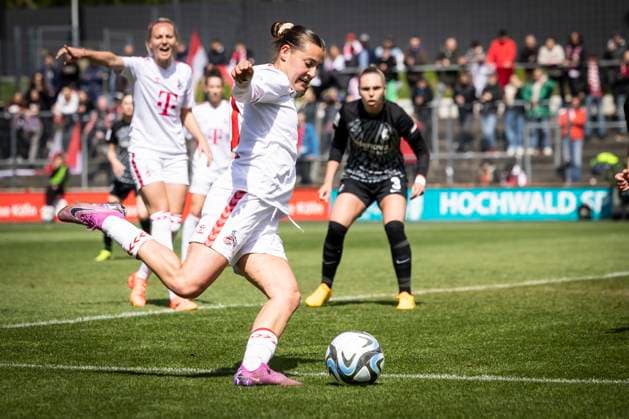 GOOGLE PIXEL Frauen Bundesliga: 1. FC Köln - SC Freiburg, 21.04.2024 Carlotta Wamser (1. FC Köln, 30); GOOGLE PIXEL Frauen Bundesliga: 1. FC Köln - SC Freiburg, 19. Spieltag, am 21.04.2024 im Franz-Kremer-Stadion in Köln. DFL REGULATIONS PROHIBIT ANY USE OF PHOTOGRAPHS AS IMAGE SEQUENCES AND OR QUASI-VIDEO. Copyright: xBEAUTIFULxSPORTS LeahxKohringx
