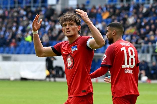 21.04.2024, xsltx, Fussball 2.Bundesliga, Karlsruher SC - Hertha BSC Berlin emspor, v.l. Torjubel nach dem Tor zum celebrating the goal celebrate Haris Tabakovic (Hertha BSC Berlin) 1:1 mit Fabian Reese (Hertha BSC Berlin) (DFL DFB REGULATIONS PROHIBIT ANY USE OF PHOTOGRAPHS as IMAGE SEQUENCES and or QUASI-VIDEO) Karlsruhe