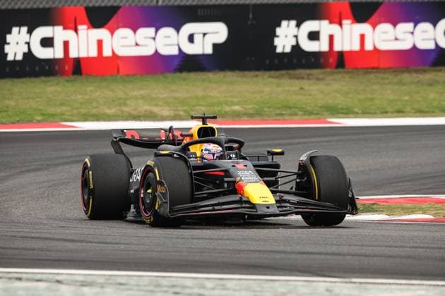 01 VERSTAPPEN Max (nld), Red Bull Racing RB20, action during the Formula 1 Lenovo Chinese Grand Prix 2024, 5th round of the 2024 Formula One World Championship, WM, Weltmeisterschaft from April 19 to 21, 2024 on the Shanghai International Circuit, in Shanghai, China - F1 - CHINESE GRAND PRIX 2024 DPPI Panoramic  240421_R05_CHINA_DP_XB3_4907