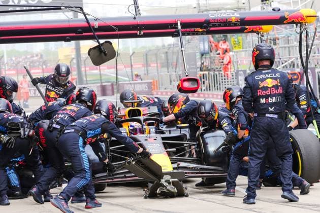 01 VERSTAPPEN Max (nld), Red Bull Racing RB20, action during the Formula 1 Lenovo Chinese Grand Prix 2024, 5th round of the 2024 Formula One World Championship, WM, Weltmeisterschaft from April 19 to 21, 2024 on the Shanghai International Circuit, in Shanghai, China - F1 - CHINESE GRAND PRIX 2024 DPPI Panoramic  240421_R05_CHINA_DP_1Q0A3027