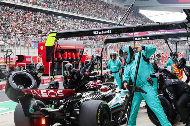 63 RUSSELL George (gbr), Mercedes AMG F1 Team W15, action during the Formula 1 Lenovo Chinese Grand Prix 2024, 5th round of the 2024 Formula One World Championship, WM, Weltmeisterschaft from April 19 to 21, 2024 on the Shanghai International Circuit, in Shanghai, China - F1 - CHINESE GRAND PRIX 2024 DPPI Panoramic  240421_R05_CHINA_DP_353A9264