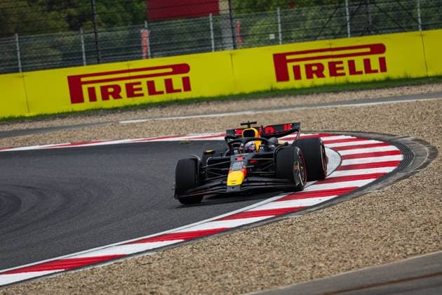 01 VERSTAPPEN Max (nld), Red Bull Racing RB20, action during the Formula 1 Lenovo Chinese Grand Prix 2024, 5th round of the 2024 Formula One World Championship, WM, Weltmeisterschaft from April 19 to 21, 2024 on the Shanghai International Circuit, in Shanghai, China - F1 - CHINESE GRAND PRIX 2024 DPPI Panoramic  240421_R05_CHINA_DP_FGOO2681