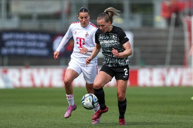 Carlotta Wamser (1. FC Koeln) und Lisa Karl (SC Freiburg) im Zweikampf, Frauen Bundesliga, 1.FC Koeln - SC Freiburg, Franz-Kremer-Stadion am 21. April 2024 in Koeln, Deutschland. (Foto von Oliver Kaelke DeFodi Images) Carlotta Wamser (1. FC Koeln) und Lisa Karl (SC Freiburg) battle for the ball, Frauen Bundesliga, 1.FC Koeln - SC Freiburg, Franz-Kremer-Stadion on April 21, 2024 in Cologne, Germany. (Photo by Oliver Kaelke DeFodi Images) Defodi-678_2024_04_121_OK_FCKSCF_0534