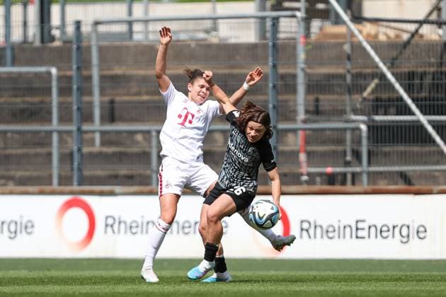 Martyna Wiankowska (1. FC Koeln) und Alicia-Sophie Gudorf (SC Freiburg) im Zweikampf, Frauen Bundesliga, 1.FC Koeln - SC Freiburg, Franz-Kremer-Stadion am 21. April 2024 in Koeln, Deutschland. (Foto von Oliver Kaelke DeFodi Images) Martyna Wiankowska (1. FC Koeln) und Alicia-Sophie Gudorf (SC Freiburg) battle for the ball, Frauen Bundesliga, 1.FC Koeln - SC Freiburg, Franz-Kremer-Stadion on April 21, 2024 in Cologne, Germany. (Photo by Oliver Kaelke DeFodi Images) Defodi-678_2024_04_121_OK_FCKSCF_0565