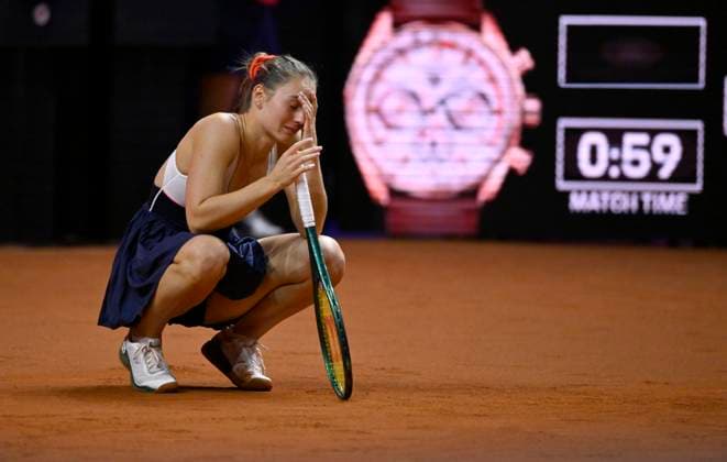 Bilder des Jahres 2024, Sport 04 April Sport Themen der Woche KW16 Sport Bilder des Tages Marta Kostyuk (UKR) enttaeuscht Gestik Geste Tennis Damen Porsche-Cup Porsche Tennis Grand Prix GP Stuttgart 2024 Porsche Arena 21.04.2024 DFL REGULATIONS PROHIBIT ANY USE OF PHOTOGRAPHS AS IMAGE SEQUENCES AND OR QUASI-VIDEO Porsche Tennis Grand Prix GP Stuttgart 2024 *** Marta Kostyuk UKR disappointed Gesture Gesture Tennis Ladies Porsche Cup Porsche Tennis Grand Prix GP Stuttgart 2024 Porsche Arena 21 04 2024 DFL REGULATIONS PROHIBIT ANY USE OF PHOTOGRAPHS AS IMAGE SEQUENCES AND OR QUASI VIDEO Porsche Tennis Grand Prix GP Stuttgart 2024
