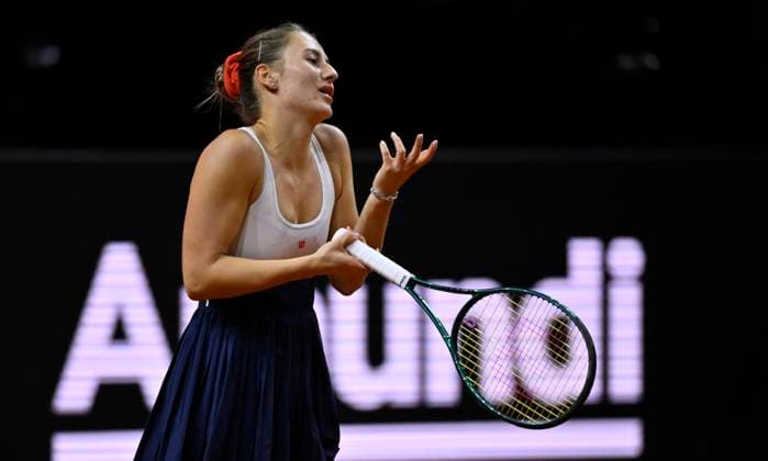 Marta Kostyuk (UKR) enttaeuscht Gestik Geste Tennis Damen Porsche-Cup Porsche Tennis Grand Prix GP Stuttgart 2024 Porsche Arena 21.04.2024 DFL REGULATIONS PROHIBIT ANY USE OF PHOTOGRAPHS AS IMAGE SEQUENCES AND OR QUASI-VIDEO Porsche Tennis Grand Prix GP Stuttgart 2024