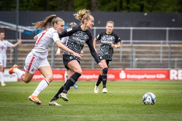 GOOGLE PIXEL Frauen Bundesliga: 1. FC Köln - SC Freiburg, 21.04.2024 Alena Bienz (1. FC Köln, 11) und Janina Minge (SC Freiburg, 9); GOOGLE PIXEL Frauen Bundesliga: 1. FC Köln - SC Freiburg, 19. Spieltag, am 21.04.2024 im Franz-Kremer-Stadion in Köln. DFL REGULATIONS PROHIBIT ANY USE OF PHOTOGRAPHS AS IMAGE SEQUENCES AND OR QUASI-VIDEO. Copyright: xBEAUTIFULxSPORTS LeahxKohringx