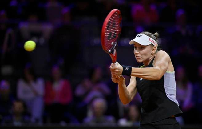 Elena Rybakina (KAZ) Aktion Tennis Damen Porsche-Cup Porsche Tennis Grand Prix GP Stuttgart 2024 Porsche Arena 21.04.2024 DFL REGULATIONS PROHIBIT ANY USE OF PHOTOGRAPHS AS IMAGE SEQUENCES AND OR QUASI-VIDEO Porsche Tennis Grand Prix GP Stuttgart 2024
