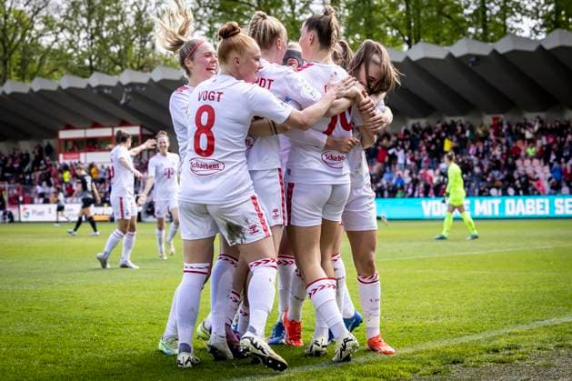 GOOGLE PIXEL Frauen Bundesliga: 1. FC Köln - SC Freiburg, 21.04.2024 Torjubel zum 1:0 durch Selina Cerci (1. FC Köln, 29); GOOGLE PIXEL Frauen Bundesliga: 1. FC Köln - SC Freiburg, 19. Spieltag, am 21.04.2024 im Franz-Kremer-Stadion in Köln. DFL REGULATIONS PROHIBIT ANY USE OF PHOTOGRAPHS AS IMAGE SEQUENCES AND OR QUASI-VIDEO. Copyright: xBEAUTIFULxSPORTS LeahxKohringx