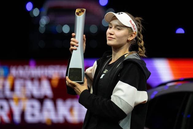 Die Siegerin des Porsche Tennis Grand Prix 2024 Elena Rybakina (KAZ). xettx, Deutschland, Stuttgart, 21.04.2024, Tennis, Porsche Tennis Grand Prix, Day 9, 2024, Finale, E.Rybakina-M.Kostyuk, Porsche Arena Foto: A2 Bildagentur Peter Hartenfelser