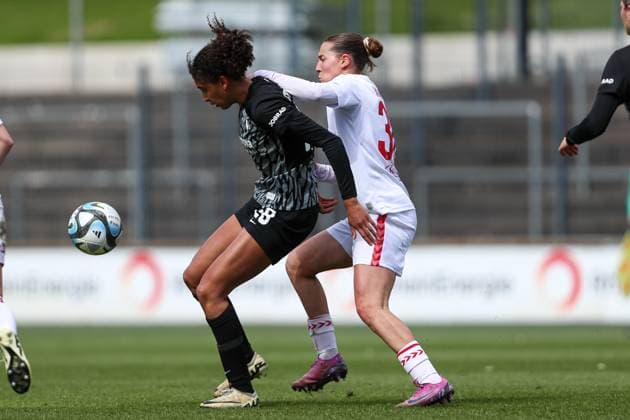 Cora Zicai (SC Freiburg) und Carlotta Wamser (1. FC Koeln) im Zweikampf, Frauen Bundesliga, 1.FC Koeln - SC Freiburg, Franz-Kremer-Stadion am 21. April 2024 in Koeln, Deutschland. (Foto von Oliver Kaelke DeFodi Images) Cora Zicai (SC Freiburg) und Carlotta Wamser (1. FC Koeln) battle for the ball, Frauen Bundesliga, 1.FC Koeln - SC Freiburg, Franz-Kremer-Stadion on April 21, 2024 in Cologne, Germany. (Photo by Oliver Kaelke DeFodi Images) Defodi-678_2024_04_121_OK_FCKSCF_1145