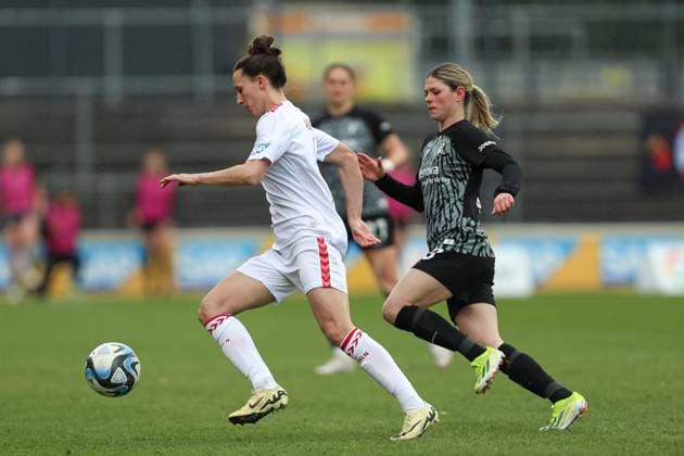 Sara Agrez (1. FC Koeln) und Eileen Campbell (SC Freiburg) im Zweikampf, Frauen Bundesliga, 1.FC Koeln - SC Freiburg, Franz-Kremer-Stadion am 21. April 2024 in Koeln, Deutschland. (Foto von Oliver Kaelke DeFodi Images) Sara Agrez (1. FC Koeln) und Eileen Campbell (SC Freiburg) battle for the ball, Frauen Bundesliga, 1.FC Koeln - SC Freiburg, Franz-Kremer-Stadion on April 21, 2024 in Cologne, Germany. (Photo by Oliver Kaelke DeFodi Images) Defodi-678_2024_04_121_OK_FCKSCF_1219