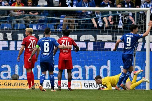 21.04.2024, xsltx, Fussball 2.Bundesliga, Karlsruher SC - Hertha BSC Berlin emspor, v.l. Marvin Wanitzek (Karlsruher SC KSC) (nicht im Bild) erzielt das Tor zum scores the goal 3:1 Tjark Ernst (Hertha BSC Berlin) (DFL DFB REGULATIONS PROHIBIT ANY USE OF PHOTOGRAPHS as IMAGE SEQUENCES and or QUASI-VIDEO) Karlsruhe