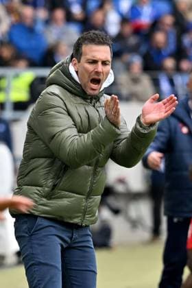 21.04.2024, xsltx, Fussball 2.Bundesliga, Karlsruher SC - Hertha BSC Berlin emspor, v.l. Trainer Christian Eichner (Karlsruher SC KSC) (DFL DFB REGULATIONS PROHIBIT ANY USE OF PHOTOGRAPHS as IMAGE SEQUENCES and or QUASI-VIDEO) Karlsruhe
