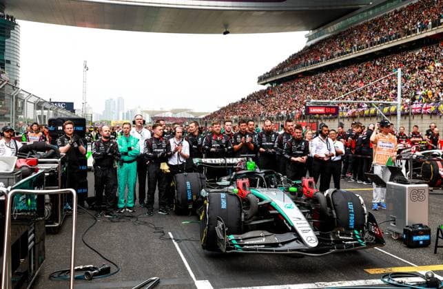 Mercedes AMG F1 Team mechanic, mecanicien, mechanics during the Formula 1 Lenovo Chinese Grand Prix 2024, 5th round of the 2024 Formula One World Championship, WM, Weltmeisterschaft from April 19 to 21, 2024 on the Shanghai International Circuit, in Shanghai, China - F1 - CHINESE GRAND PRIX 2024 DPPI Panoramic  240421_R05_CHINA_DP_JK14871