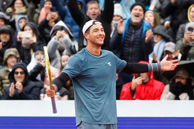 Jan-Lennard Struff (GER) jubelt nach dem Sieg, Jubel, Freude, Emotion Tennis - BMW Open 2024 - ATP, Tennis Herren - MTTC Iphitos - Munich - - Germany - 21 April 2024. Copyright: xJuergenxHasenkopfx