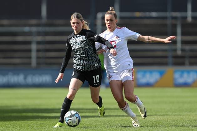 Eileen Campbell (SC Freiburg) und Selina Cerci (1. FC Koeln) im Zweikampf, Frauen Bundesliga, 1.FC Koeln - SC Freiburg, Franz-Kremer-Stadion am 21. April 2024 in Koeln, Deutschland. (Foto von Oliver Kaelke DeFodi Images) Eileen Campbell (SC Freiburg) und Selina Cerci (1. FC Koeln) battle for the ball, Frauen Bundesliga, 1.FC Koeln - SC Freiburg, Franz-Kremer-Stadion on April 21, 2024 in Cologne, Germany. (Photo by Oliver Kaelke DeFodi Images) Defodi-678_2024_04_121_OK_FCKSCF_1539_1
