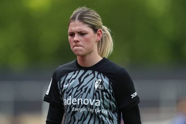 Eileen Campbell (SC Freiburg) ist enttaeuscht, Frauen Bundesliga, 1.FC Koeln - SC Freiburg, Franz-Kremer-Stadion am 21. April 2024 in Koeln, Deutschland. (Foto von Oliver Kaelke DeFodi Images) Eileen Campbell (SC Freiburg) looks dejected, Frauen Bundesliga, 1.FC Koeln - SC Freiburg, Franz-Kremer-Stadion on April 21, 2024 in Cologne, Germany. (Photo by Oliver Kaelke DeFodi Images) Defodi-678_2024_04_121_OK_FCKSCF_1743
