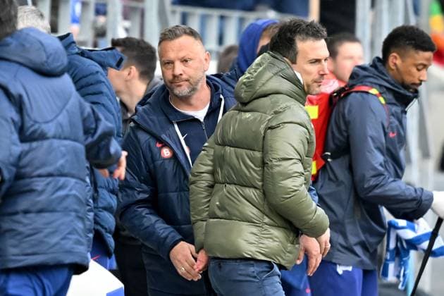 21.04.2024, xsltx, Fussball 2.Bundesliga, Karlsruher SC - Hertha BSC Berlin emspor, v.l. Trainer Christian Eichner (Karlsruher SC KSC) Trainer Pal Dardai (Hertha BSC Berlin) (DFL DFB REGULATIONS PROHIBIT ANY USE OF PHOTOGRAPHS as IMAGE SEQUENCES and or QUASI-VIDEO) Karlsruhe