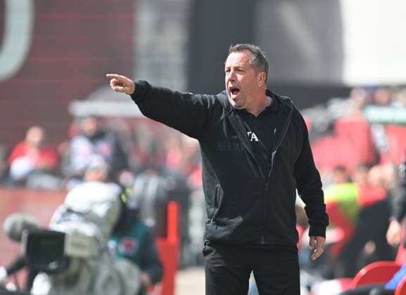 Fussball - 2. Bundesliga - Saison 2023 24 Kaiserslautern - Fritz-Walter-Stadion 20.04.2024 1. FC Kaiserslautern (fck) - SV Wehen-Wiesbaden (ww)1:1 Trainer Markus KAUCZINSKI (SV Wehen-Wiesbaden) Fussball - 2. Bundesliga - 1. FC Kaiserslautern *** Soccer 2 Bundesliga Season 2023 24 Kaiserslautern Fritz Walter Stadion 20 04 2024 1 FC Kaiserslautern fck SV Wehen Wiesbaden ww 1 1 Coach Markus KAUCZINSKI SV Wehen Wiesbaden Soccer 2 Bundesliga 1 FC Kaiserslautern