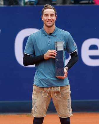 Sieger Jan-Lennard Struff (GER) mit dem Pokal Tennis - BMW Open 2024 - ATP, Tennis Herren - MTTC Iphitos - Munich - - Germany - 21 April 2024. Copyright: xJuergenxHasenkopfx
