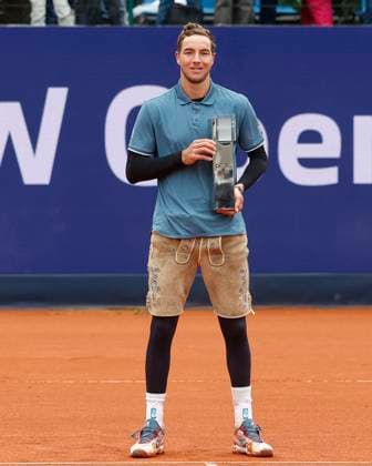 Sieger Jan-Lennard Struff (GER) mit dem Pokal Tennis - BMW Open 2024 - ATP, Tennis Herren - MTTC Iphitos - Munich - - Germany - 21 April 2024. Copyright: xJuergenxHasenkopfx