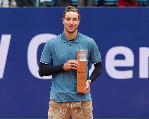 Sieger Jan-Lennard Struff (GER) mit dem Pokal Tennis - BMW Open 2024 - ATP, Tennis Herren - MTTC Iphitos - Munich - - Germany - 21 April 2024. Copyright: xJuergenxHasenkopfx
